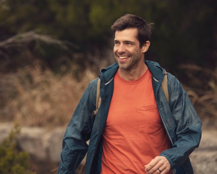 Sk-take-a-break-blend-man-hiking